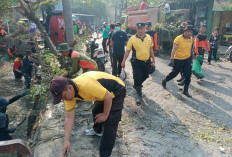 Polsek Tulangan dan Yayasan Sungai Watch Bersihkan Sungai, Bangun Kesadaran Lingkungan
