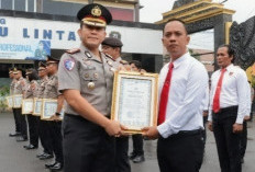 Beri Reward Anggota, Kapolres Lamongan: Bekerja Tulus Bukan Cari Pujian