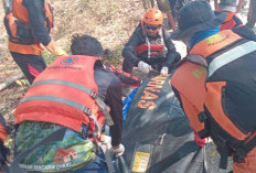 Petaka KLM Pantes Dihantam Ombak: Sholihin Pulang Dalam Kain Kafan, Dua Rekannya Masih Misteri