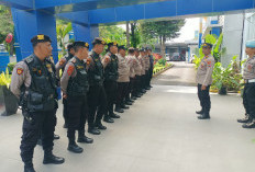 Jaga Kondusifitas, Polsek Gayungan Kawal Aksi Unjuk Rasa Aliansi Madura Indonesia di Kantor Dishub Jatim