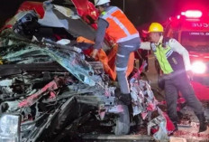 Hiace Hantam Truk di Tol Jomo, Empat Penumpang Tewas