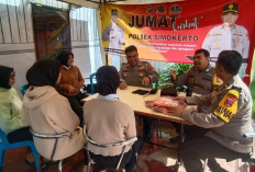 Polsek Simokerto Gelar Jumat Curhat di Depan Mall ITC, Ajak Warga Jaga Kamtibmas Jelang Akhir Tahun