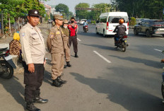Pastikan Arus Lalu Lintas Lancar, Personel Polsek Bubutan Giat Pos Awal di Jalan Dupak