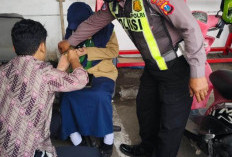 Respons Cepat Polisi Tangani Lakalantas di Kletek Sidoarjo