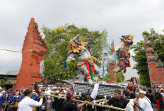 Umat Hindu di Surabaya Arak Ogoh-Ogoh Raksasa Sambut Nyepi Tahun Saka 1948