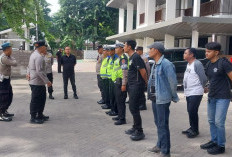 Polsek Gayungan Kawal Aksi Unjuk Rasa PNPM di Dinas PU Sumber Daya Air Jatim