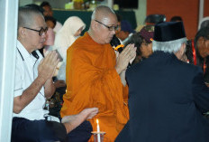 Solidaritas untuk NTT, Ning Ita dan Warga Mojokerto Gelar Doa Bersama Lintas Agama Sekaligus Berdonasi