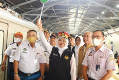 Hari Kereta Api Ke-81, Khofifah Soroti Keselamatan di 999 Perlintasan Sebidang