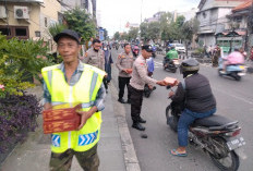Polsek Gedangan Sidoarjo Tebar Kebaikan dengan Bagikan 150 Takjil Ramadan