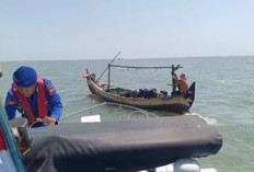Satpolairud Polres Lamongan Respon Cepat Nelayan Kehabisan Solar di Perairan 