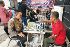 Jalin Silaturahmi Lewat Pion Catur, Kapolsek Sukomanunggal Meriahkan HUT Ke-80 Bhayangkara