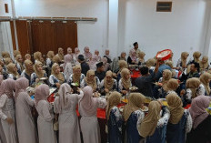 Direktur Koperasi Karep Bojonegoro Ajak Ratusan Karyawan Buka Puasa Bersama di Kediamannya