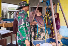 Sinergi Babinsa dan Bidan Desa Perkuat Pelayanan Posyandu di Lumajang