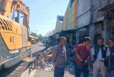 Olah TKP Selesai, Polsek Babat Buka Garis Polisi di Lokasi Kebakaran Pasar Agrobis