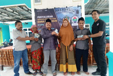 Penghujung Tahun, Pemdes Alun-Alun Salurkan Bantuan Langsung Tunai Dana Desa kepada Warga Penerima Manfaat