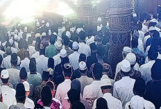Lamongan Berduka, Ribuan Jemaah Antar KH Abdul Aziz Khoiri ke Persemayaman Terakhir