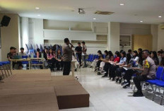 Kapolsek Lakarsantri Bekali Calon Pengurus OSIS SMP MDC Surabaya Jiwa Kepemimpinan