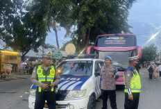 Polsek Tandes Kawal Pemberangkatan Jemaah Calon Haji Ponpes Daarul Muttaqien Menuju Asrama Haji