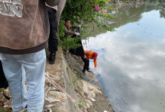 Warga Asemrowo Gempar, Jasad Bayi Laki-Laki Terbungkus Kresek Putih Ditemukan di Bantaran Sungai