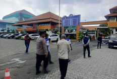 Polsek Gayungan Kawal Aksi Damai LSM PAKI di Kantor Disbudpar Jatim, Situasi Kondusif