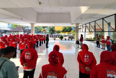 Berantas Jentik Nyamuk, Bhabinkamtibmas Polsek Rungkut Bersinergi dalam Apel PSN di Penjaringansari