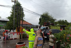 Puting Beliung Terjang Desa Prasung, Polsek Buduran Bersinergi Bantu Warga Terdampak
