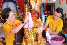 Kelenteng Tjoe Tik Kiong Pasuruan Bersih-Bersih Sambut Tahun Kuda Api