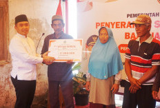 Serahkan Bansos RTLH, Wali Kota Pasuruan Dorong Terwujudnya Rumah Sehat dan Layak Huni