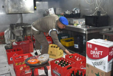 Satpol PP Surabaya Tindak Restoran Tabrak SE Wali Kota di Bulan Ramadan