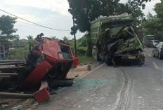 Kronologi Adu Banteng Dua Truk di Gresik Tewaskan Seorang Sopir, Dipicu Pecah Ban