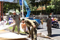 Negara Rugi Ratusan Juta, Satgas Infrastruktur Jember Bongkar Paksa Reklame Tak Berizin