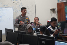 Polresta Sidoarjo Berikan Edukasi AI dan Literasi Digital kepada Pelajar SMKN 1