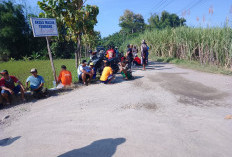 Tagih Janji Reklamasi, Warga Desa Taji Magetan Blokade Akses Jalan Tambang Galian C