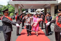 Masuk Mapolres Batu, AKBP Aris Purwanto Disambut Pedangpora