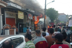 Pom Mini Terbakar di Panceng Gresik, Tiga Motor Hangus dan Pemilik Alami Luka Bakar