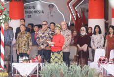 HUT Ke-81 RI di Grahadi, Kakanwil Kemenag Jatim Pimpin Doa untuk Korban Bencana