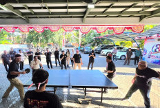 Lomba Tenis Meja Meriahkan HUT Ke-81 RI di Kantor SKH Memorandum Berlangsung Semarak