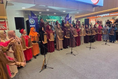 Parade Angklung Kolagenta Meriahkan Hari Terakhir Haji Umrah Expo 2026