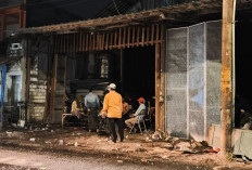 Kebakaran Gudang Rongsokan di Tempurejo Surabaya Dipadamkan dalam 30 Menit