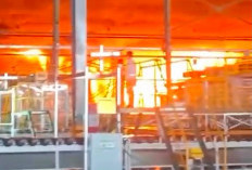 Kebakaran Hebat Hanguskan PT Xinyi Solar di Kawasan JIIPE, Satu Orang Terluka