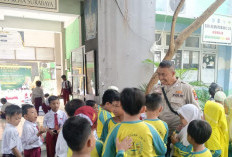 Antisipasi Curanmor Hingga Bullying, Bhabinkamtibmas Polsek Bubutan Sambangi SD Kemayoran 1