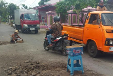 Lelah Menanti Janji: Warga Mumbulsari Jember Turun ke Jalan, Perbaiki Jalan Lubang yang Diabaikan