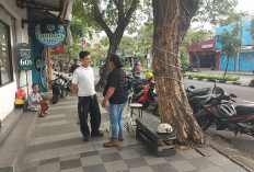 Bandit Motor Gasak Beat Karyawan Toko Sepatu di Dharmawangsa Surabaya