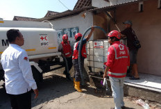 Kemarau Panjang Cekik Jember, PMI Datangkan Air Bersih untuk Warga Sukorambi