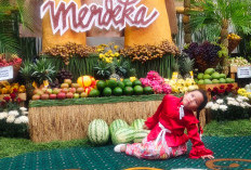 Cucu Khofifah Curi Perhatian di Grahadi, Tampil Percaya Diri dengan Baju Merah Putih