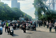 Polsek Gayungan Kawal Aksi Unjuk Rasa LSM Gempar di Kantor Dinas Kelautan dan Perikanan Jatim