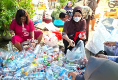 10 Tahun Konsisten, Program Bank Sampah Ibu-Ibu Candi Lontar Wetan Surabaya Ubah Sampah Jadi Manfaat