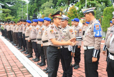 Momen Haru, Kapolres Gresik AKBP Rovan Richard Mahenu Pimpin Apel Terakhir, Titipkan Doa untuk Anggota