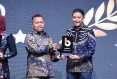 Gus Fawait Persembahkan Penghargaan Penguat Demokrasi untuk Pejuang Data di Jember