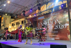 Bawakan Musik Fusion, Smada Little Band SMAN 2 Surabaya Guncang Panggung SFF 2026